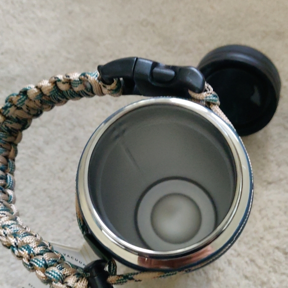 22 oz Insulated Water Bottle - Picture 2 of 3